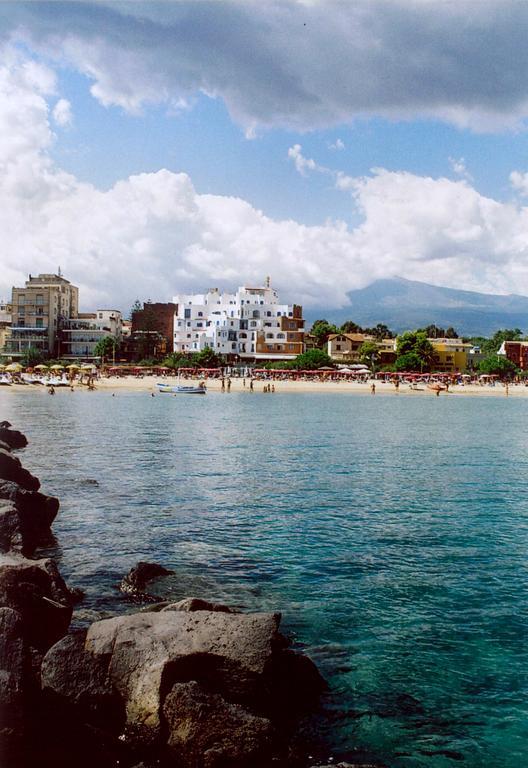 Sporting Baia Hotel Giardini Naxos Bagian luar foto