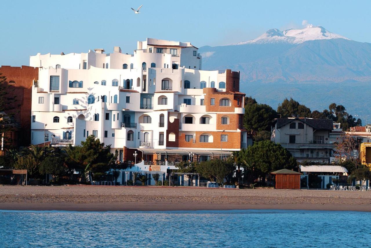 Sporting Baia Hotel Giardini Naxos Bagian luar foto